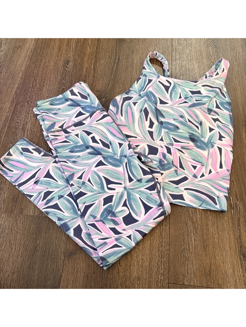 SAGE Collective Workout Set Medium Floral Leggings Tank Top Activewear